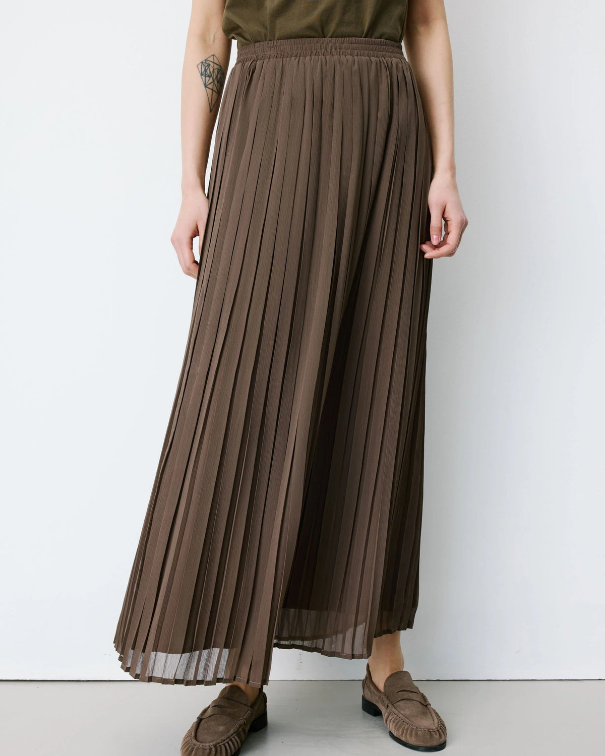 Anissa Kaki Pleated Maxi Skirt