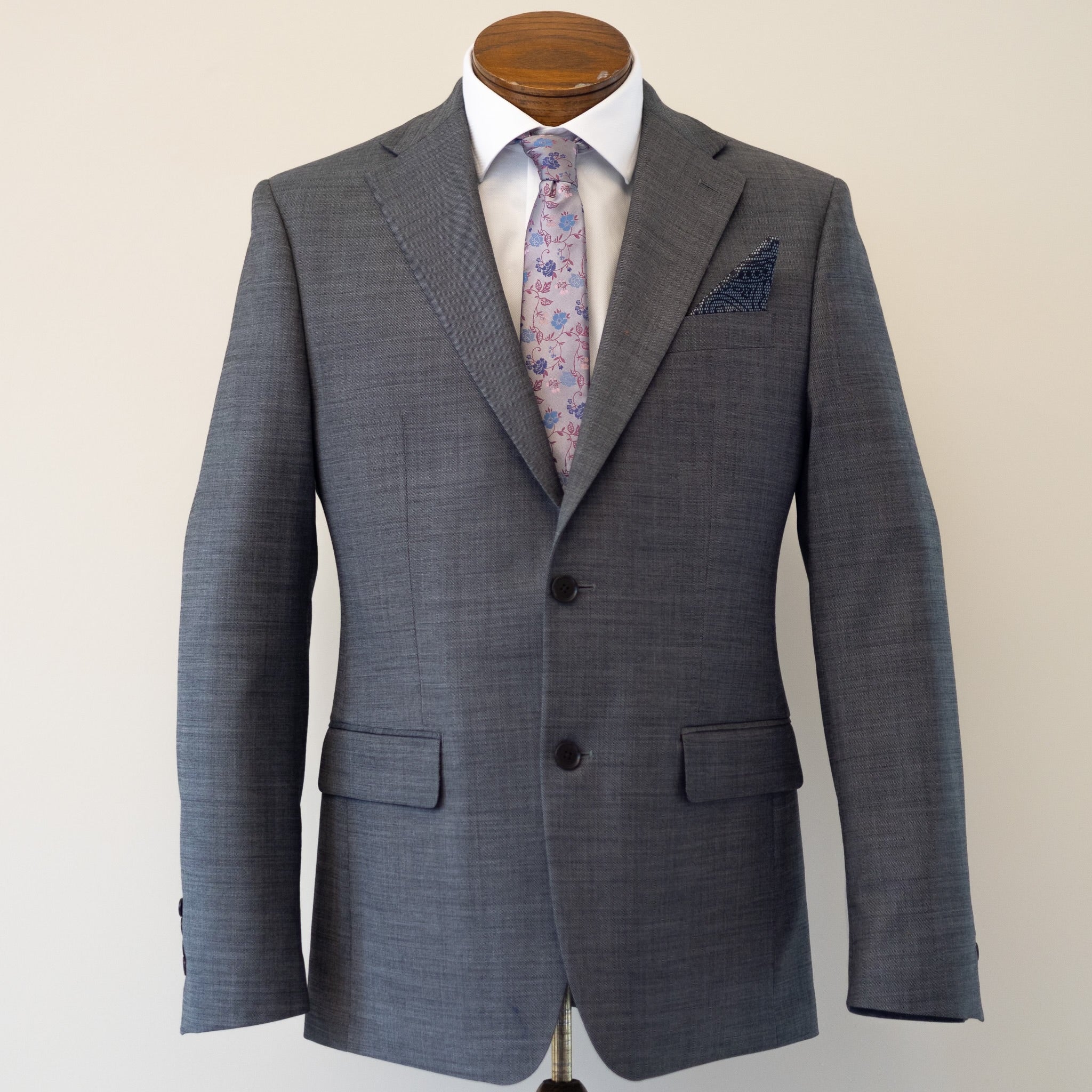 Men's Grey Solid Sharkskin Suit